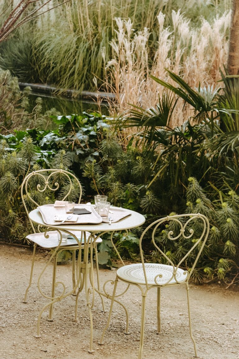 Jak stworzyć przyjemne miejsce do wypoczynku w ogrodzie?