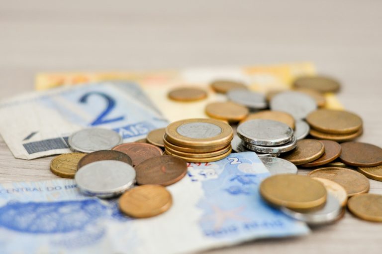 Jak wybrać najlepszego doradcę kredytowego w krakowie?